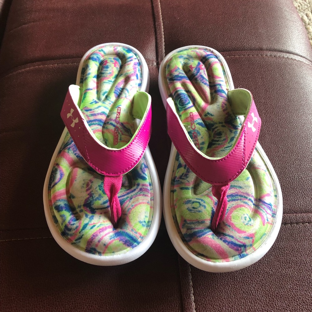 Under Armour girls form flip flops
